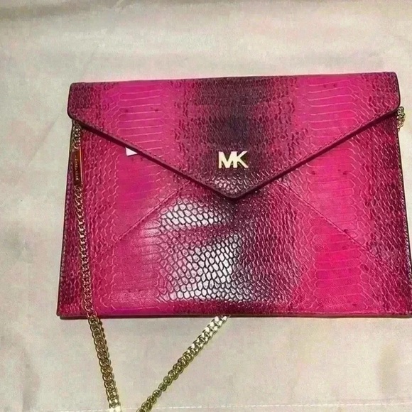 🩷MICHAEL KORS🩷Ultra Pink Barbara Embossed Leather Envelope Clutch/NWT - Picture 5 of 9